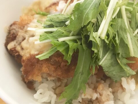 市販のメンチカツでお手軽☆チーズカツ丼